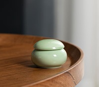 Pots de crème en céramique brillante de petite taille 20ml 30ml de conception unique avec couvercle en verre pot de soins de la peau cosmétique en céramique chinoise