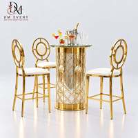 Table de cocktail en acier inoxydable DM EVENT avec cadre doré et plateau en verre trempé pour événements hôteliers