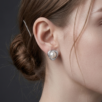 Boucles d'oreilles clous triangle en perles pour femmes, plaqué or blanc, laiton, tige en argent 925, oxyde de zirconium, luxe, sans nickel, personnalisables OEM