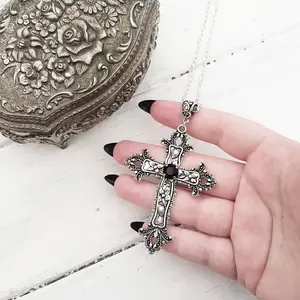 Creative And Unique Flower Pattern Atmosphere Cross Diamond Necklace