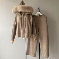 Vente en gros de pull en laine tricoté pour femmes au printemps ensemble de pulls à col en fourrure de renard véritable taille unique design cardigan pour femmes avec capuche