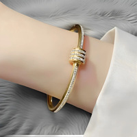 Bracelet de fête pour femme en acier inoxydable plaqué or 18 carats, motif géométrique diamanté, design taille fine et tendance
