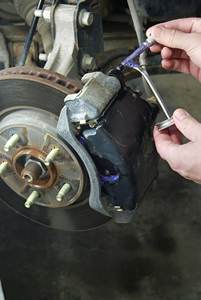 WBG 8 Onzas Lubricante Cerámico para Frenos Extreme con Botella con Aplicador de Cepillo - Product Image 5