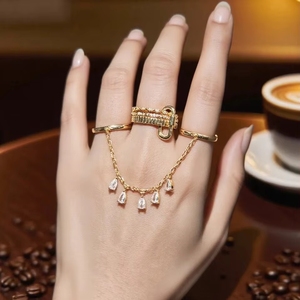 Bague pour femme OEM ODM YYN en cuivre, nouveau style européen et américain, avec pampille et zircon en forme de goutte, style hip-hop, pour mariage et fiançailles - Product Image 3