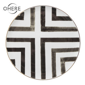 Ensemble <span class=keywords><strong>de</strong></span> dîner en porcelaine osseuse classique Crossroads utilisé pour <span class=keywords><strong>la</strong></span> <span class=keywords><strong>vaisselle</strong></span> <span class=keywords><strong>de</strong></span> restaurant Plats à bordure dorée Assiette à dîner en porcelaine fine réutilisable - Product Image 2