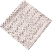 Housse de coussin décorative carrée moderne en velours texturé blanc cassé, technique de couture en polyester pelucheux
