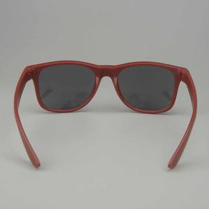 Gafas de sol UV400 a la moda para hombre, gafas de montura verde con revestimiento de goma, gafas de conducción negras con opciones de amarillo, morado y azul - Product Image 4