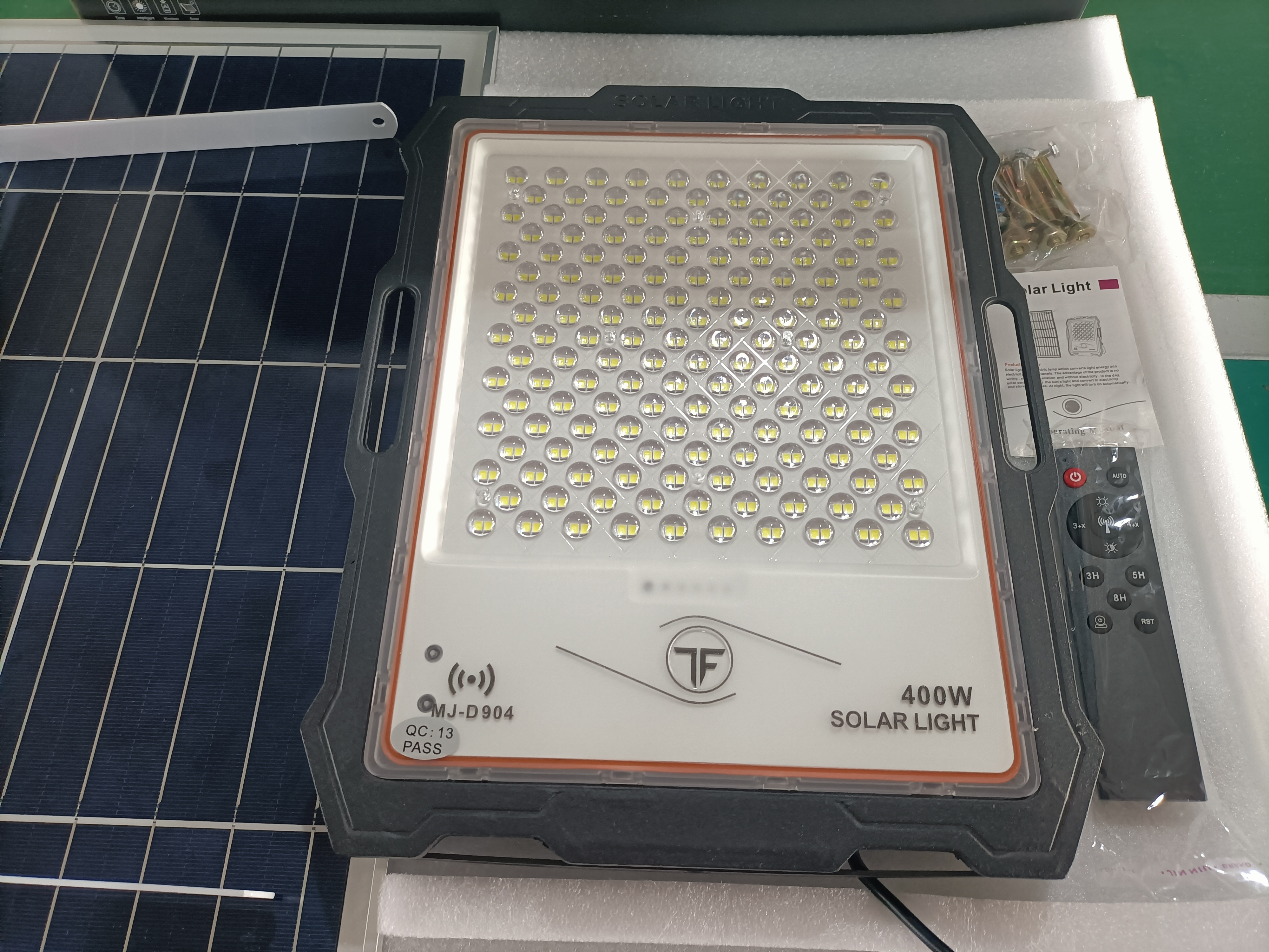High Brightness 1080P Outdoor Solar Flood Light 100W 200W 300W 400W 600W With CCTV Camera