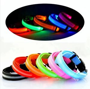 Yansıtıcı ışık-up çizgili ile LED lüks ayarlanabilir deri köpek tasması kediler <span class=keywords><strong>i</strong></span>çin su geçirmez gece güvenlik görünürlüğü tasma - Product Image 1