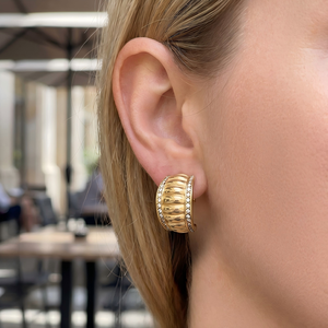 Pendientes de acero inoxidable con circonita de lujo, resistentes al agua, chapados en oro de 18 quilates para mujer - Product Image 3