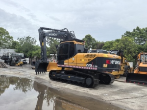 Excavatrice Hyundai de 20 tonnes 220LC-9S robuste avec des performances parfaites Pompe à moteur Yanmar d'occasion utilisée et remise à neuf - Product Image 2