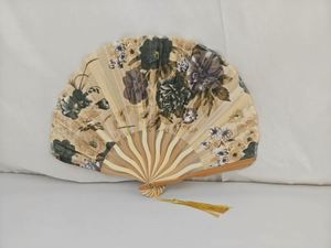 Éventail pliant artisanal de style samouraï japonais, design unique et traditionnel avec motifs floraux et anges, idéal pour les voyages en extérieur et la fraîcheur. - Product Image 6