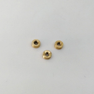 Écrou à bride en laiton à quatre trous et filetage interne, composant métallique - Product Image 2