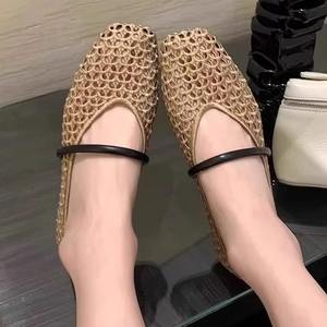 Zapatos retro tejidos de mujer con punta cuadrada y corte bajo, zapatos planos casuales de negocios con diseño hueco - Product Image 1