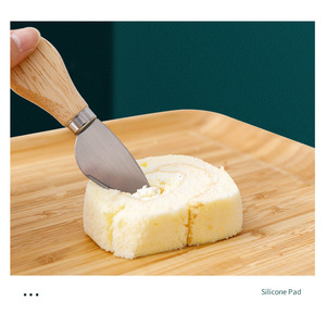 Juego de Tabla de Quesos de Bambú 33x33x3.5cm con Cuchillos para Servir Queso y Fruta - Product Image 5
