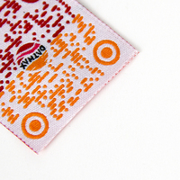 Étiquette d'étiquette tissée par code QR adaptée aux besoins du client par usine balayée pour le vêtement et les vêtements
