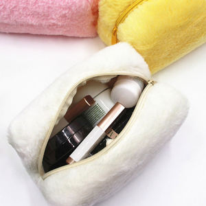 Sac de maquillage en peluche pour filles à la mode INS, <span class=keywords><strong>couleur</strong></span> bonbon, portable, doux et moelleux, pour le rangement - Product Image 4