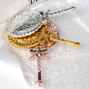 مرآة زينة يدوية محمولة ومدمجة بتصميم أوروبي عتيق وكلاسيكي | للبيع بالجملة بكميات كبيرة | للعناية بالمكياج والشعر والبشرة - Product Image 6