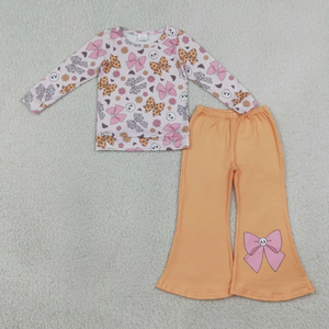 Conjunto a juego para niñas con temática de Halloween, top de manga larga con estampado de calaveras y lazo en toda la prenda, pantalones acampanados decorados - Product Image 1
