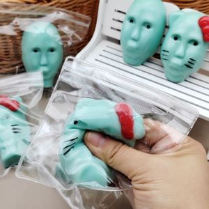 Jouet anti-stress unique et amusant en TPR en forme de tête d'alien vert - Pop Pimples - Cadeau créatif pour enfants et adultes, pour le plaisir et la relaxation - Product Image 3