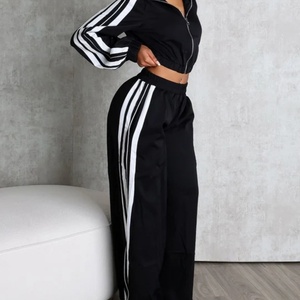 Conjunto Deportivo de Mujer, Estilo 2025, Chaqueta Corta con Cierre y Pantalones Anchos a Rayas Blancas y Negras - Product Image 2