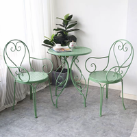 Ensemble table et chaises pour café et salon de thé, ensemble de trois pièces en fer forgé pour l'extérieur, tables et chaises de jardin et de cour