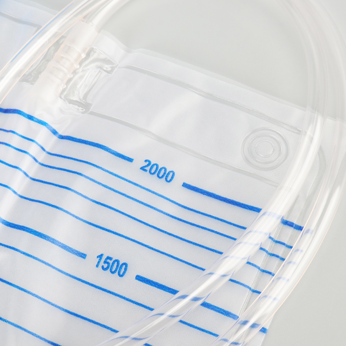 Bolsa de colección de orina de PVC estándar 2000 ml con válvula de empuje y tracción para drenaje médico con tubo