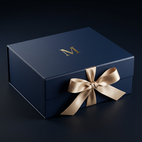 Boîte cadeau rigide personnalisée de luxe 2026 avec logo, bleu marine, fermeture magnétique, doublure en éponge et emballage en fourrure pour chaussettes en gros