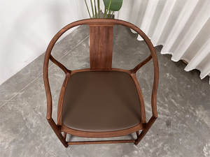 Poltrona Circolare <span class=keywords><strong>in</strong></span> Noce 'Ruyi' <span class=keywords><strong>con</strong></span> Cuscino <span class=keywords><strong>in</strong></span> Vera Pelle - Classica Poltrona Cinese <span class=keywords><strong>in</strong></span> <span class=keywords><strong>Legno</strong></span> Massello - Product Image 2
