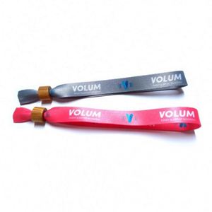 สายรัดข้อมือผ้าโพลีเอสเตอร์พิมพ์โลโก้แบบกำหนดเอง เป็นมิตรกับสิ่งแวดล้อม พร้อมตัวล็อคไม้ไผ่ สำหรับงานโปรโมชั่น - Product Image 2