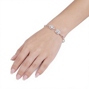 Brazalete de Boda de Oro Blanco de 18K con Diamantes Cultivados en Laboratorio con Certificación IGI, Corte Pera y Esmeralda, para Mujer - Product Image 1