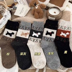 ถุงเท้ายาวครึ่งน่องสำหรับผู้หญิงพร้อมดีไซน์ลายการ์ตูนแมว โพลีเอสเตอร์ดูดซับเหงื่อได้ดี สีน้ำตาล สีเทาเข้ม สีโอ๊ตเมล สีเทาอ่อน สีดำ - Product Image 3