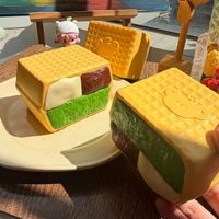 Produit phare : Gâteau carré de haricot rouge moelleux, super doux à rebond lent, jouet anti-stress à presser en forme de pâtisserie simulée, boîte surprise cadeau