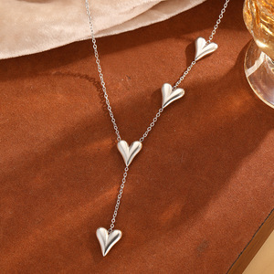 Collar con Colgante Minimalista en Forma de Y con Cuatro Corazones, Chapado en Oro de 18K sobre <span class=keywords><strong>Acero</strong></span> <span class=keywords><strong>Inoxidable</strong></span>, <span class=keywords><strong>Joyería</strong></span> de Moda para Mujer - Product Image 4