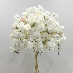 Nuova Collezione: Lussuosa Sfera di Rose Bianche Artificiali 5D in Seta di Alta Qualità, Grande 80cm, per Centrotavola e Decorazioni Nuziali - Product Image 3