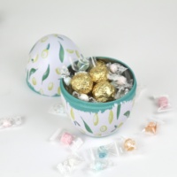 Oeufs de Pâques Récipient en métal Boîte en forme d'oeuf ovale avec conception de boule pour bonbons alimentaires Cadeaux artisanaux au chocolat Emballage promotionnel