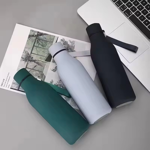 Bouteille isotherme sous vide en acier inoxydable 304 à double paroi de 550 ml avec logo personnalisé, couvercle hermétique et corde - Product Image 4