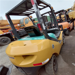 Descubra una Carretilla Elevadora Komatsu Usada, Modelo FD25, con una Capacidad de 2.5 Toneladas y un Motor Diésel Confiable, en Excelente Estado - Product Image 3