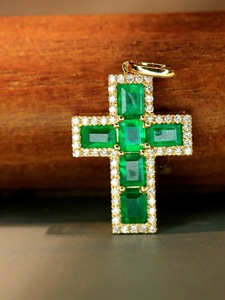 จี้เพชรพลอยรูปกางเขนทองคำแท้ 18K ประดับมรกตจาก Xinfly Universal Buckle Fine Jewelry Gifts - Product Image 1