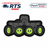 Badge en caoutchouc 3D PVC motif visage souriant à quatre yeux, vision nocturne panoramique, prêt à être expédié, idéal pour les brassards tactiques