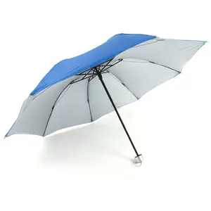 Venta al por mayor 7 bone tres paraguas plegable con plata, 8 bone mano abierta paraguas UV del proveedor