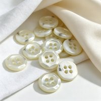 Boutons décoratifs en nacre Toro à sept pans gaufrés, 4 trous, nacrés brillants pour vêtements