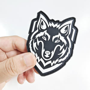 Parches de goma suave personalizados CCH con diferentes etiquetas de identificación son ideales para decorar ropa creativa. - Product Image 2