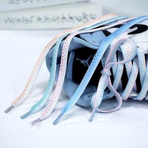 Cordones Planos de Poliéster Personalizados con Diseño de Tinta Salpicada Colorida, Puntos Plateados y Pedrería Termoadhesiva de 8 mm de Ancho para Zapatillas, Venta al por Mayor - Product Image 3