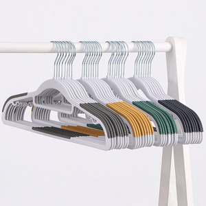 Perchas de Plástico Ultra Finas al Por Mayor Ganchos Ligeros para Ropa y Armario - Product Image 1