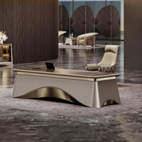 Bureau de direction de luxe en bois massif avec finitions dorées, design royal, pour mobilier de bureau au Moyen-Orient