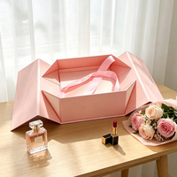 Fournisseur d'articles de qualité supérieure : Boîte cadeau pliable en papier, Boîte cadeau triangulaire pliable, Boîte d'emballage rigide pliable, Personnalisable avec ruban