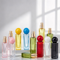 Botol Parfum Kaca Bening Persegi 30ml dengan Pompa Semprot untuk Tutup, Pilihan Warna Beragam, Logo Dapat Disesuaikan, Dapat Diisi Ulang