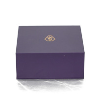 Boîte cadeau rigide de luxe avec logo en feuille d'or personnalisée, fermeture magnétique violette, emballage en carton pliable