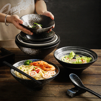 Bol de service en céramique en porcelaine japonaise noire de 8 pouces imprimé sur mesure en gros, ensemble de bols à nouilles ramen